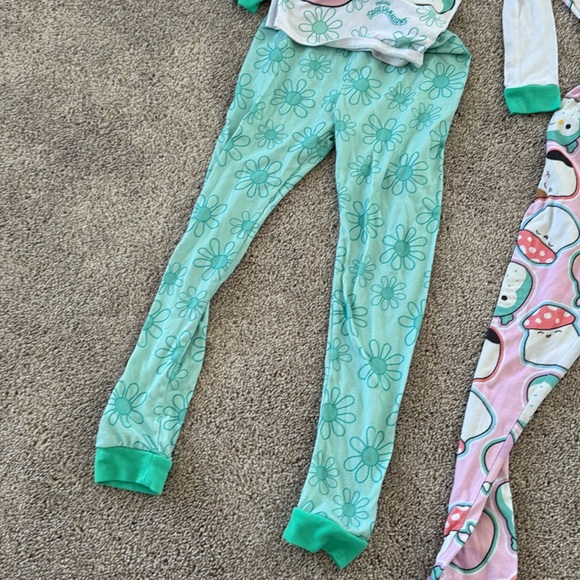 3 sets of Girls pajamas size 10 - Squishmallows and Old Navy Christmas Santa - Picture 7 of 7